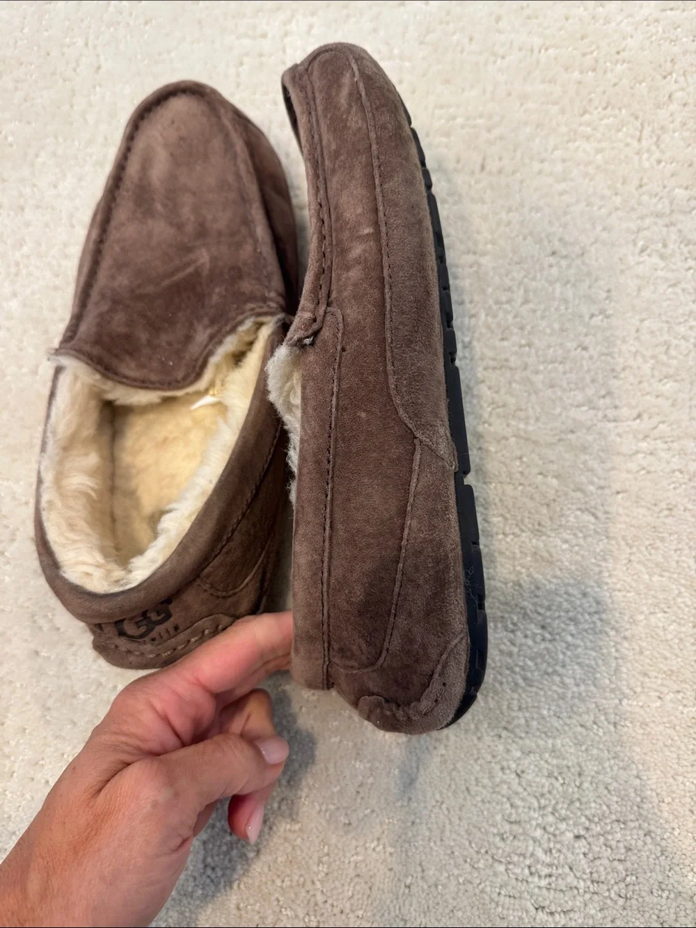 UGG Men’s Brown Suede Shearling Lined Slippers size 9